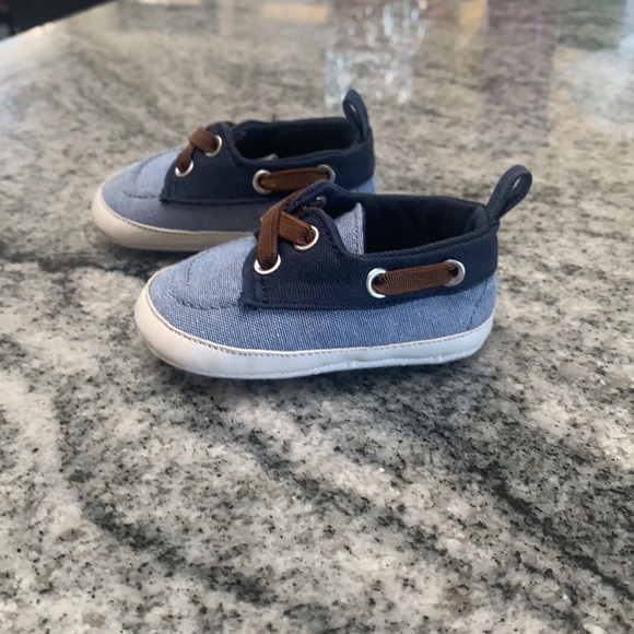 Old Navy infant 0-3 months shoes - Picture 2 of 4